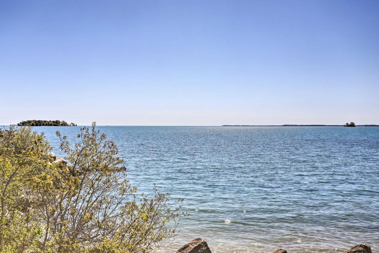 Waterfront Bass Island Retreat With Balcony And Tv Appartement Put-in-Bay Buitenkant foto