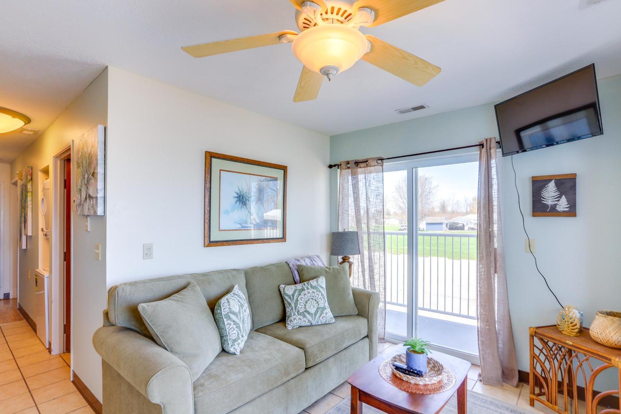 Waterfront Bass Island Retreat With Balcony And Tv Appartement Put-in-Bay Buitenkant foto