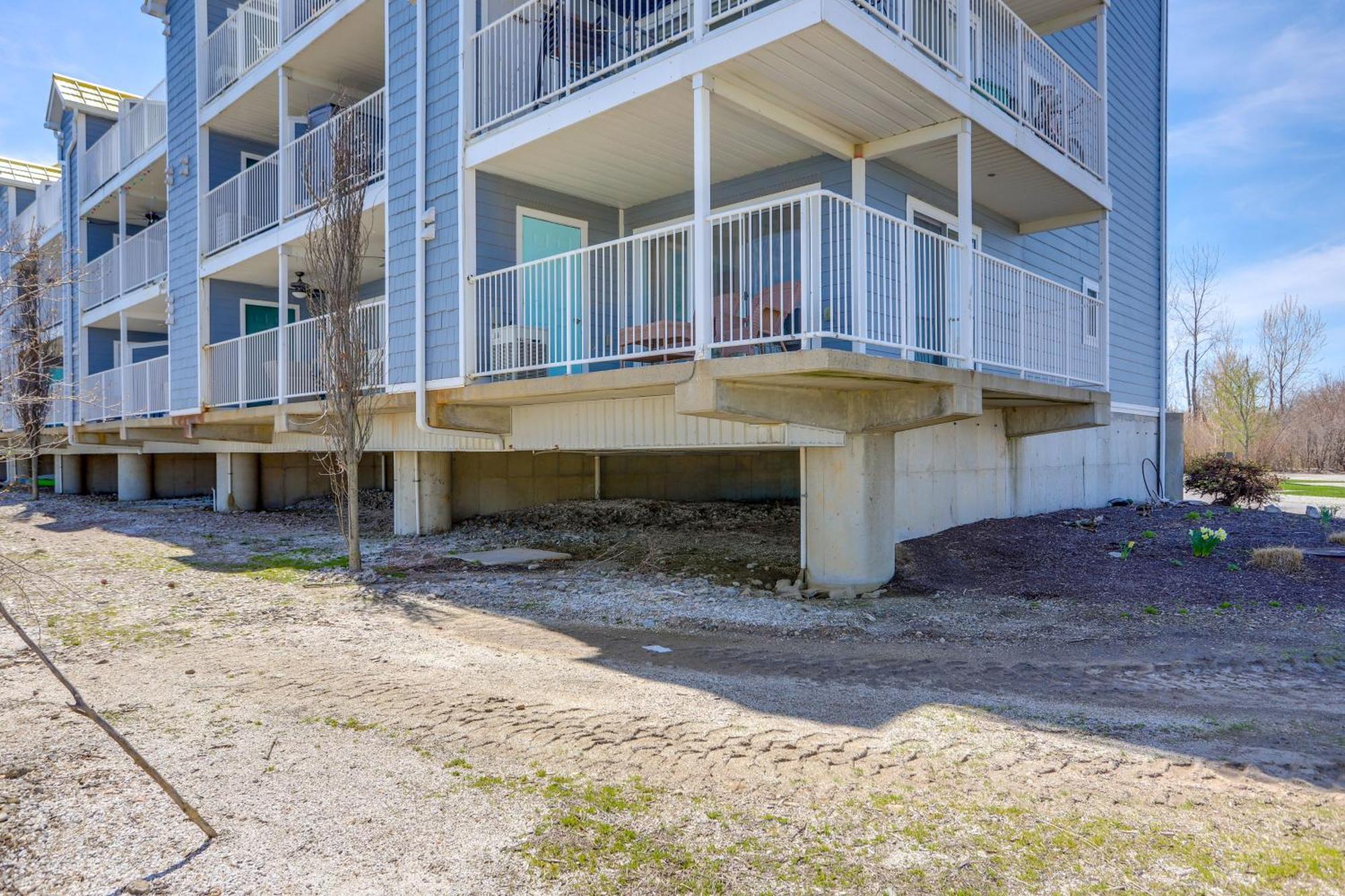 Waterfront Bass Island Retreat With Balcony And Tv Appartement Put-in-Bay Buitenkant foto